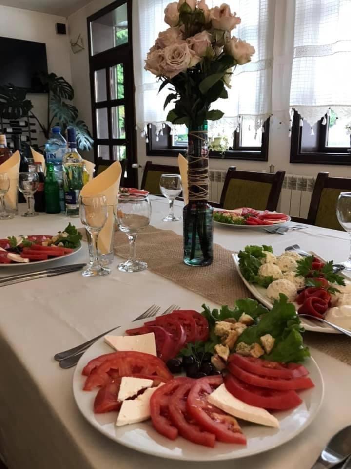 Family Hotel Bile Beli Osŭm Zewnętrze zdjęcie