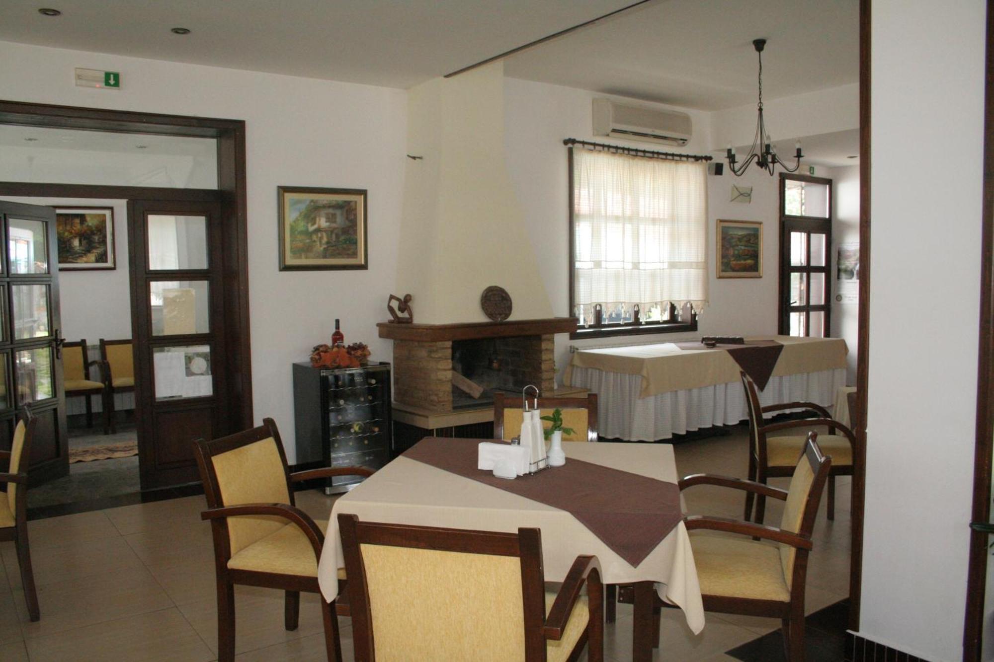 Family Hotel Bile Beli Osŭm Zewnętrze zdjęcie