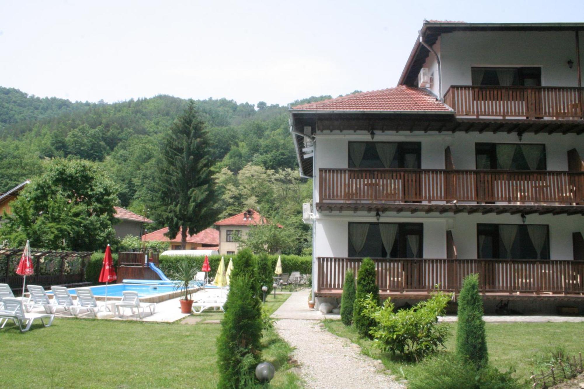 Family Hotel Bile Beli Osŭm Zewnętrze zdjęcie