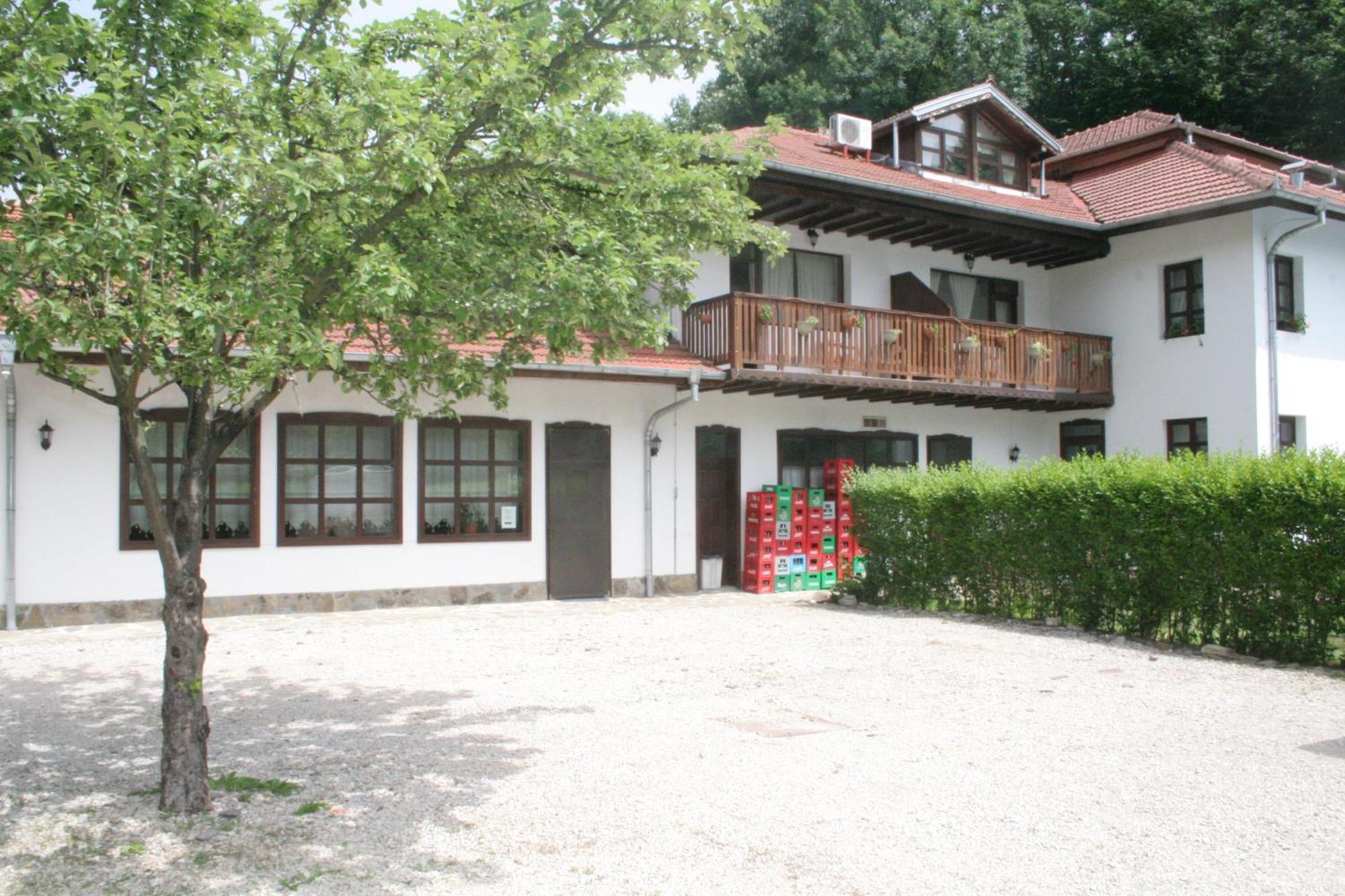 Family Hotel Bile Beli Osŭm Zewnętrze zdjęcie