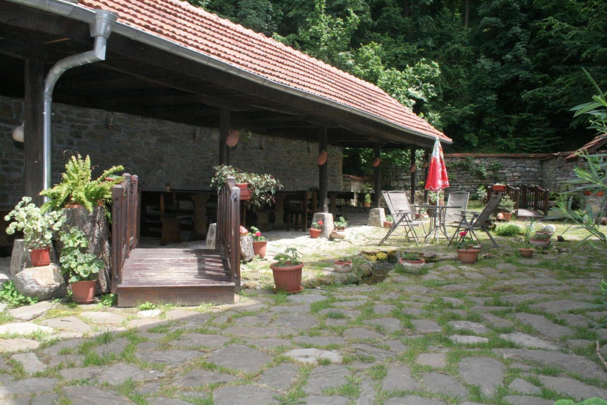 Family Hotel Bile Beli Osŭm Zewnętrze zdjęcie
