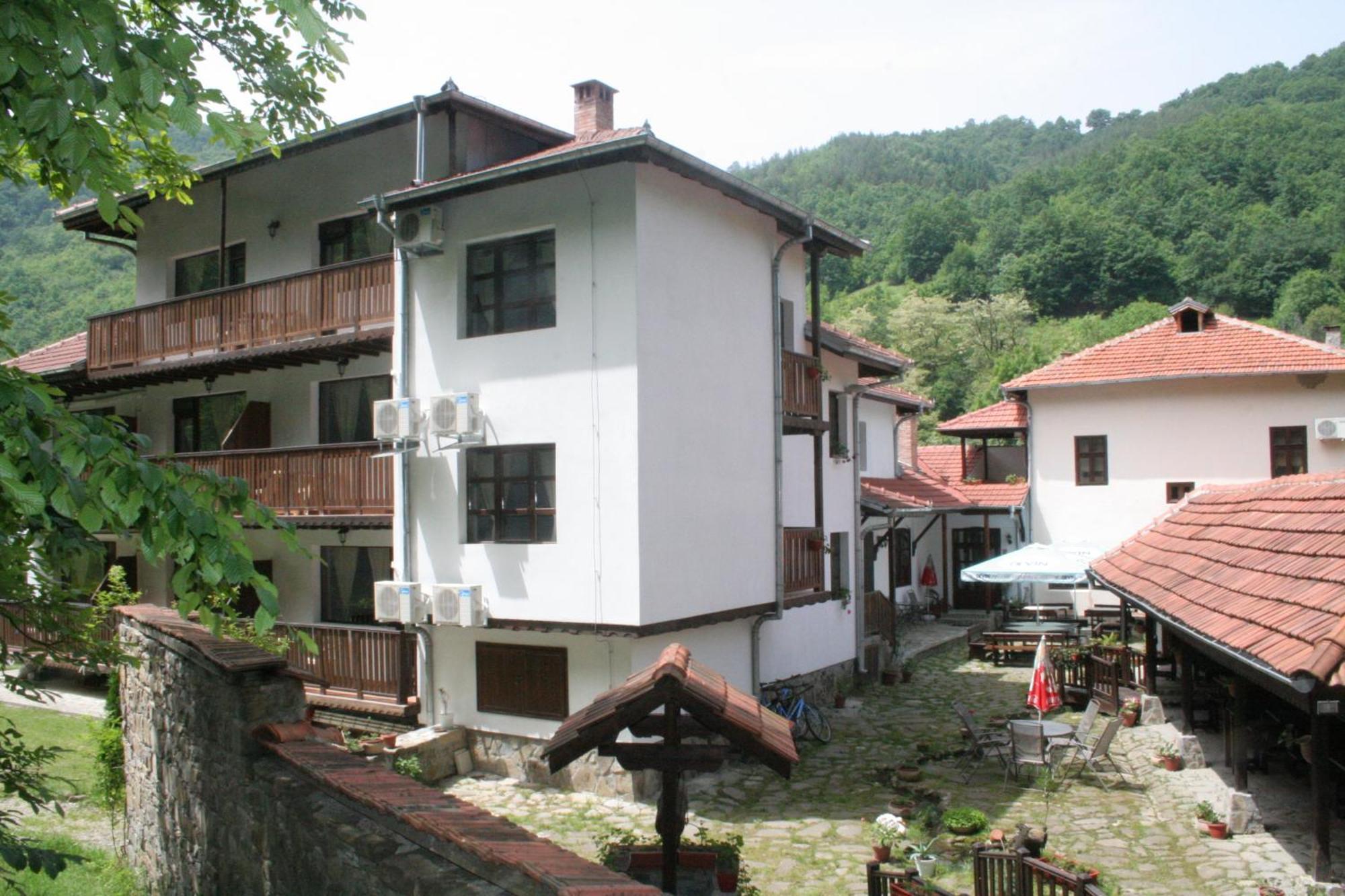 Family Hotel Bile Beli Osŭm Zewnętrze zdjęcie