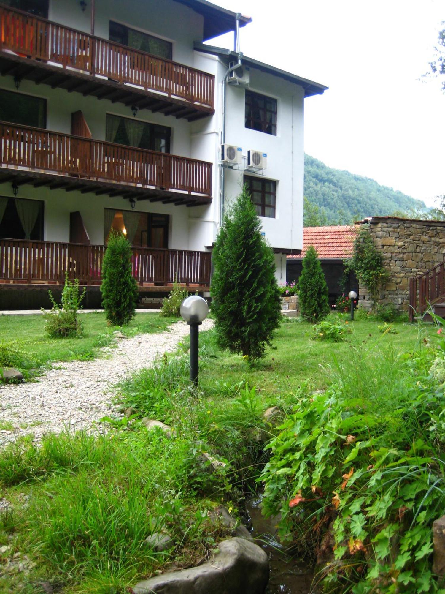 Family Hotel Bile Beli Osŭm Zewnętrze zdjęcie