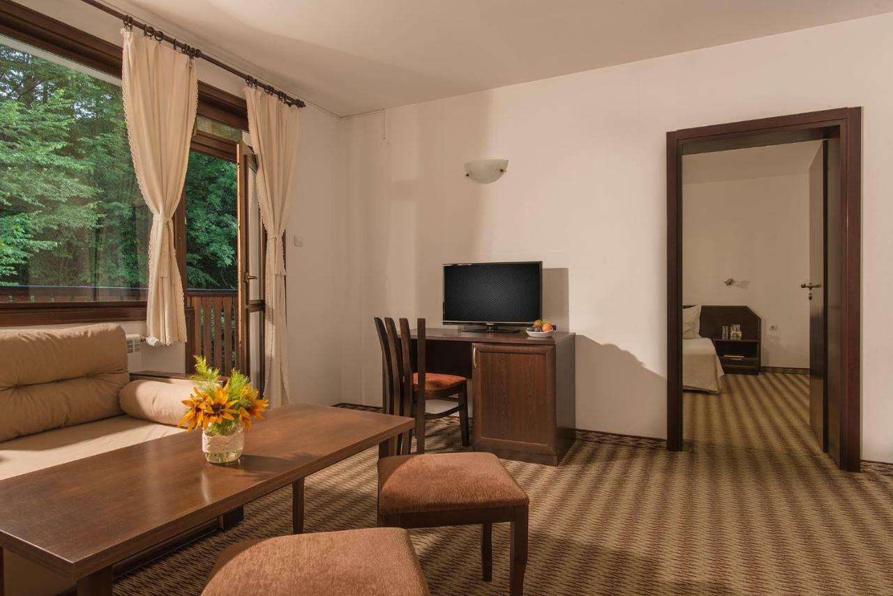 Family Hotel Bile Beli Osŭm Zewnętrze zdjęcie