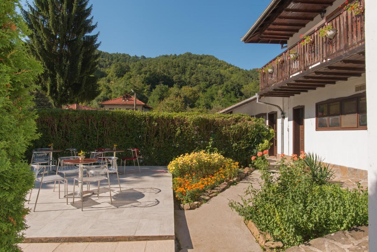Family Hotel Bile Beli Osŭm Zewnętrze zdjęcie