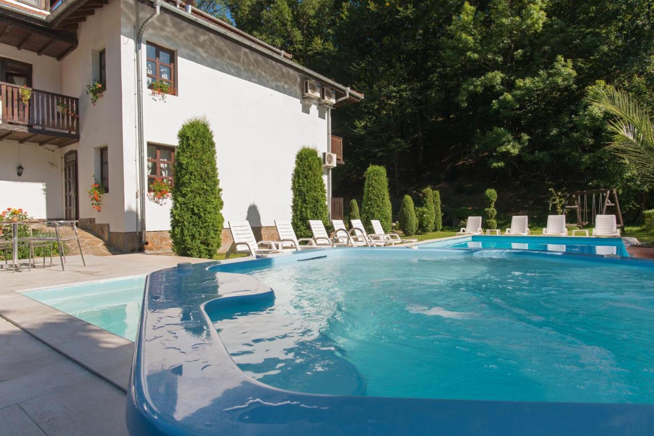 Family Hotel Bile Beli Osŭm Zewnętrze zdjęcie