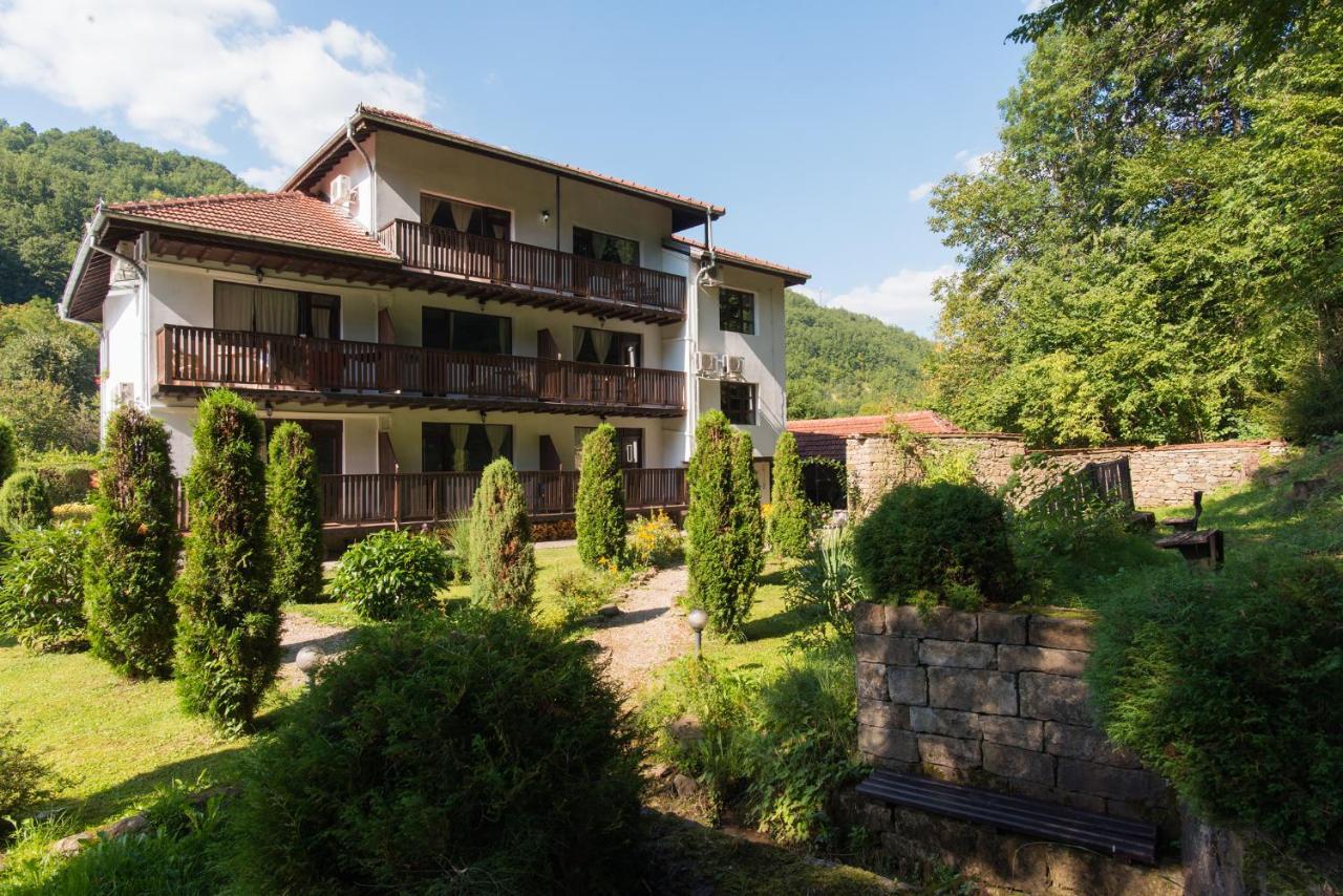 Family Hotel Bile Beli Osŭm Zewnętrze zdjęcie